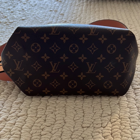 Louis Vuitton Monogram Beaubourg Hobo - Picture 14 of 15